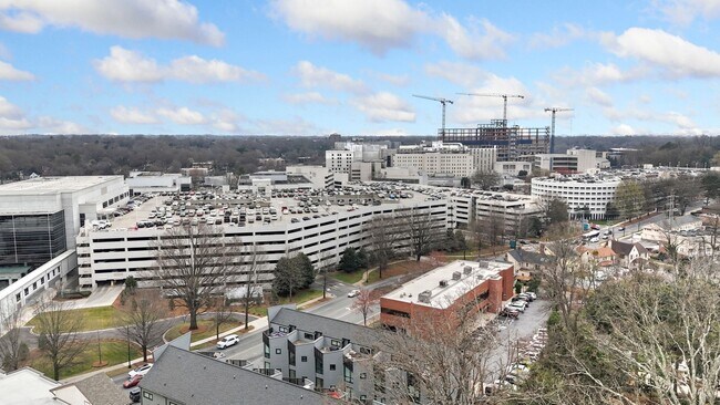 Building Photo - Modern Townhome with Roof Terrace in Dilworth Neighborhood Charlotte NC