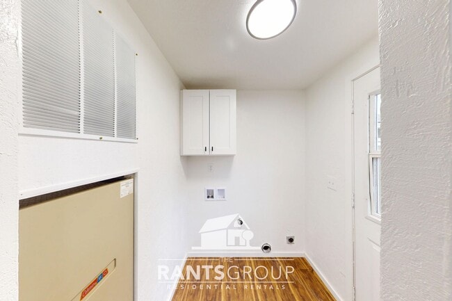 Building Photo - Fully remodeled 2 Bedroom, 2 Bath rambler! Huge Fenced Yard!