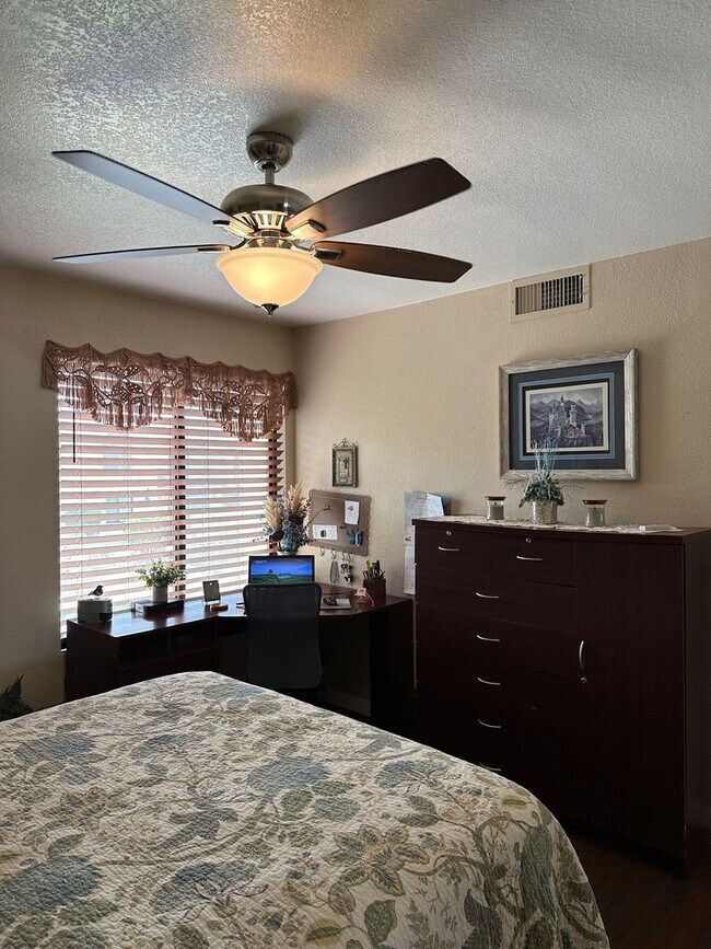 Building Photo - Winter 23/24 Furnished Rental - Nov-Dec-Jan