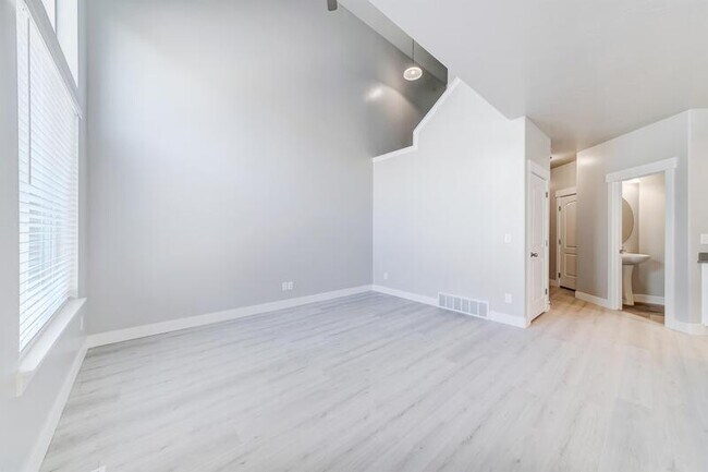 Building Photo - 16162 S Truss Dr