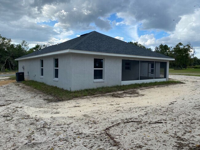 Building Photo - Custom Home - Desirable SW Ocala neighborhood 3/2/2 ** Wont Last**