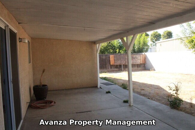 Building Photo - 5253 E Lamona Ave