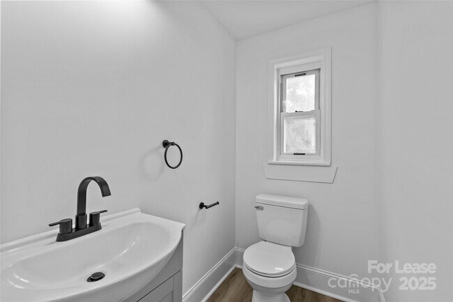 Building Photo - 1601 Gambia St