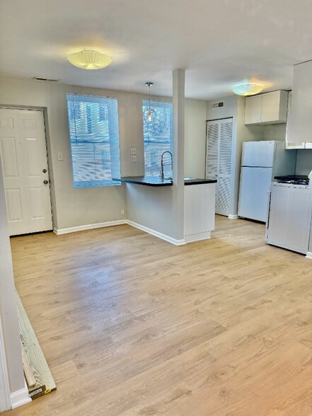 Building Photo - 2602 E Lehigh Ave