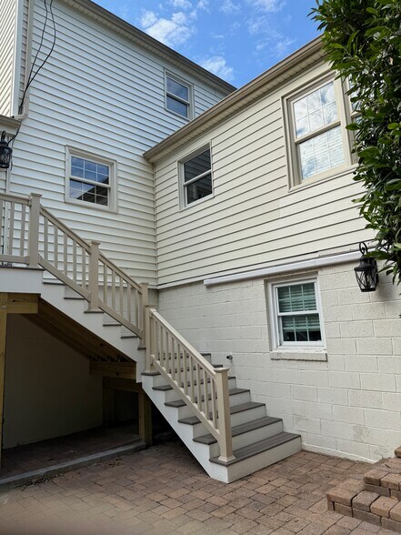 Building Photo - 10225 Tamarack Dr
