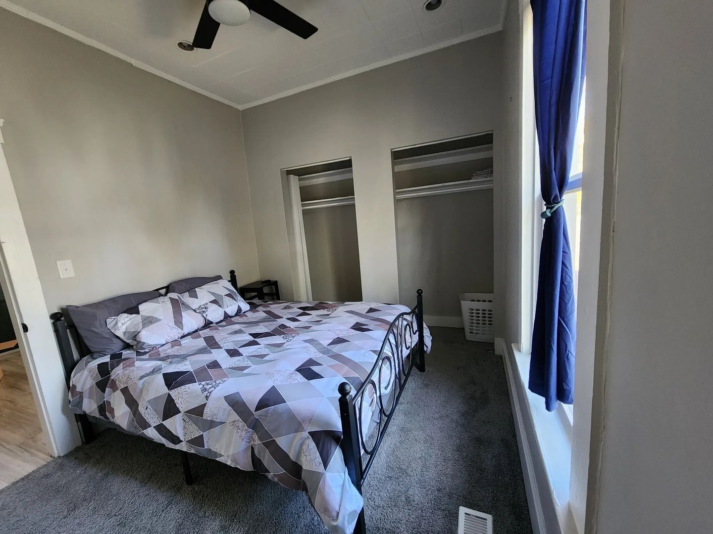 Building Photo - 1115 E 8th St