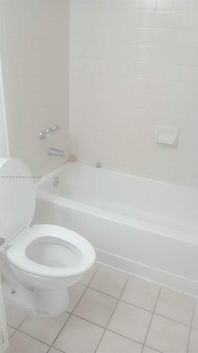 Building Photo - 450 Palm Cir W