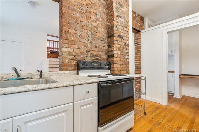 Building Photo - 239 Bradley St
