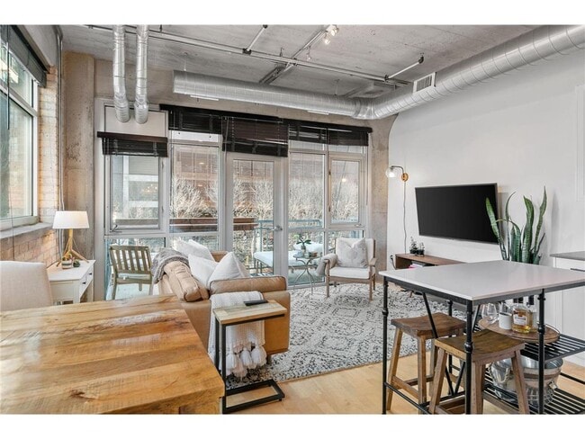 Building Photo - 748 N 3rd St