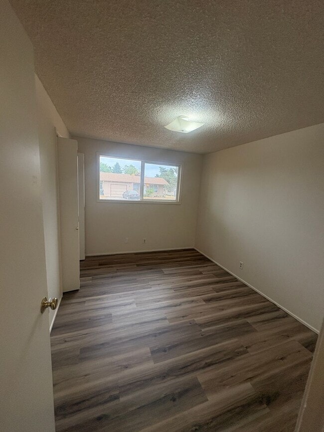 Building Photo - 3 Bedroom, 2 Bathroom House in Bethel-Dane...
