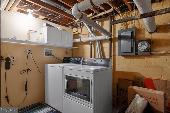 Building Photo - 302 N St SW