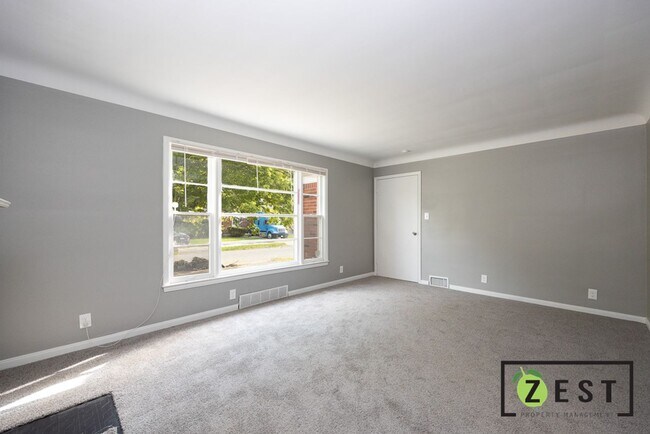 Building Photo - 5235 Chatsworth St