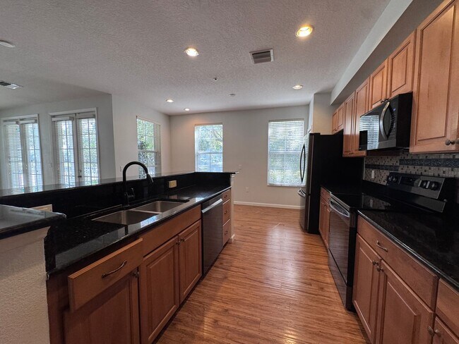 Building Photo - Bright and Inviting 3 bedroom, 2 Bath Condo in Desirable Baldwin Park