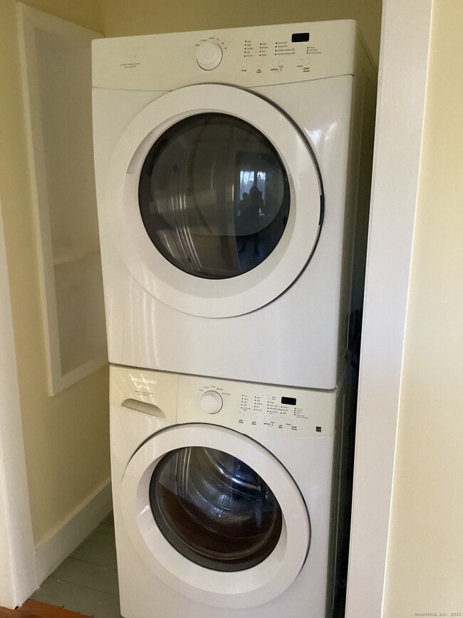 Building Photo - 40 Chestnut Hill Rd