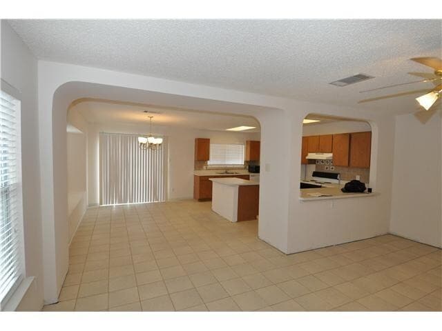 Building Photo - Great Location in Rpund Rock!