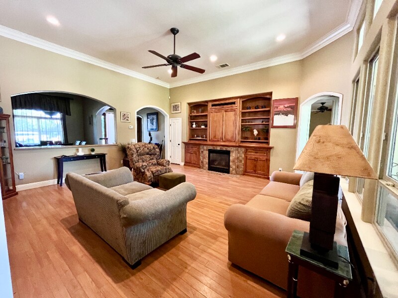 Building Photo - 4709 W Harold Ave