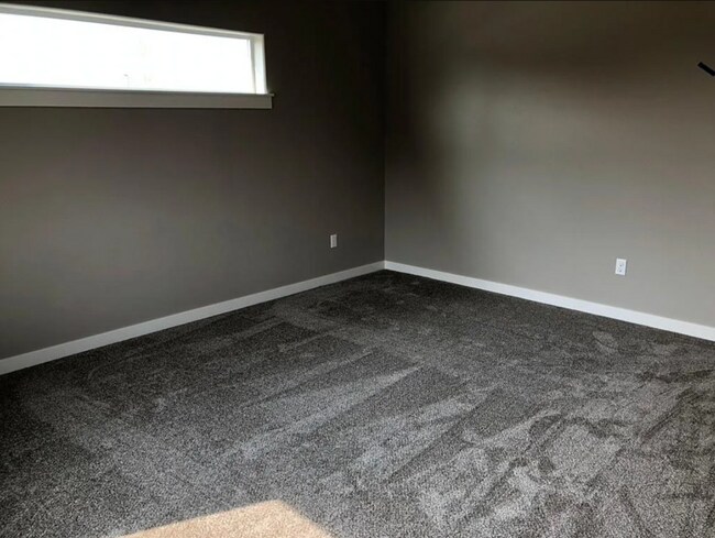 Building Photo - 5683 E Upminster St