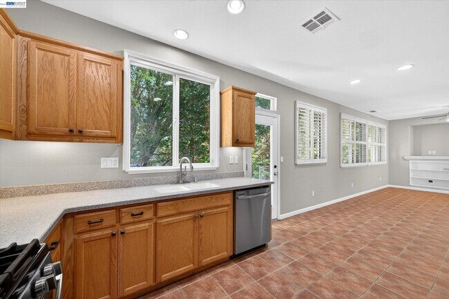 Building Photo - 133 Sundance Pl