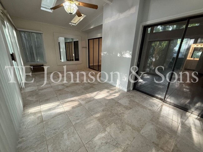 Building Photo - Cozy & Stylish 2BR Home with Fireplace, Su...