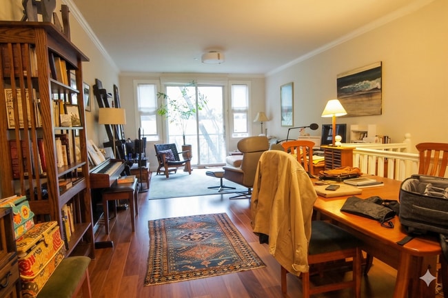 Building Photo - Cozy and spacious 3br condo in Presidio Heights