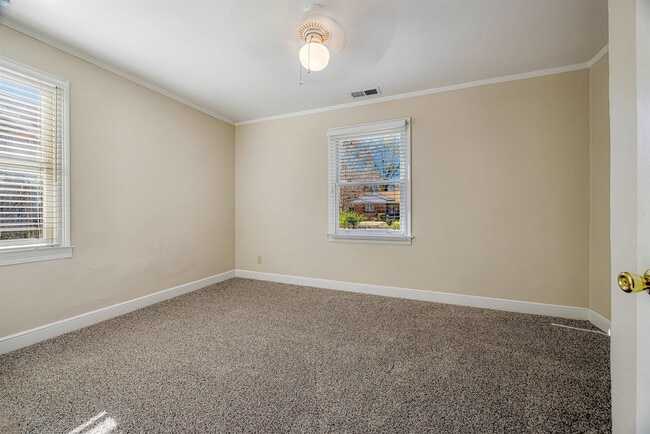 Building Photo - 672 Watson St