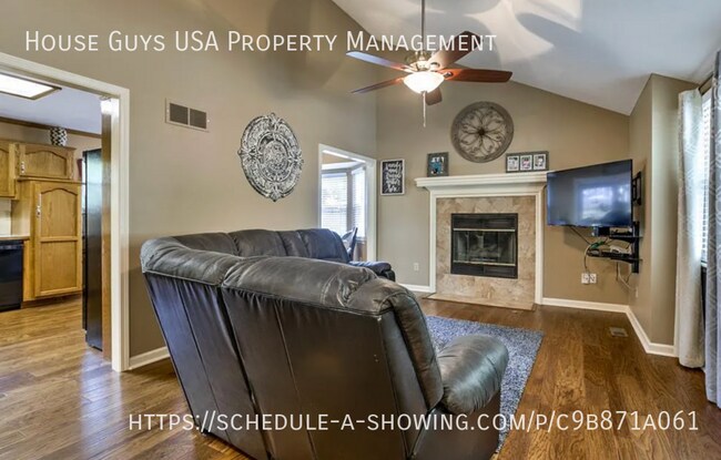 Building Photo - 420 SE Onyx Dr