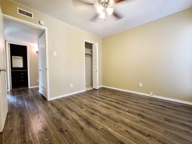 Building Photo - 4130 Santa Barbara Dr
