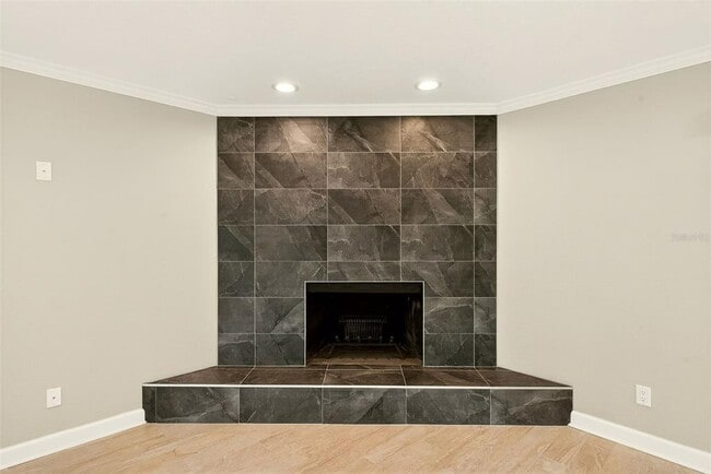 Building Photo - 5434 Oakhurst Dr