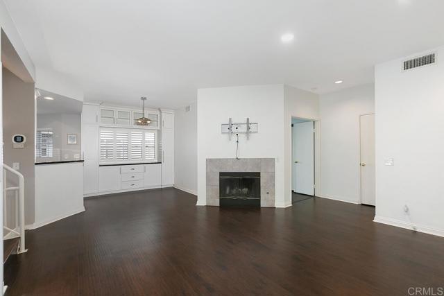 Building Photo - 9910 Scripps Vista Way