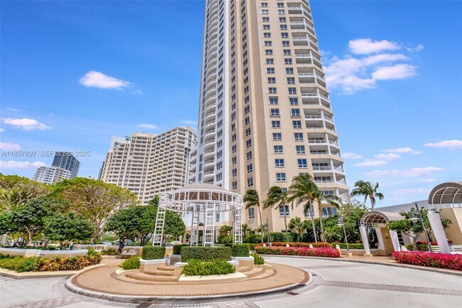 Building Photo - 848 Brickell Key Dr