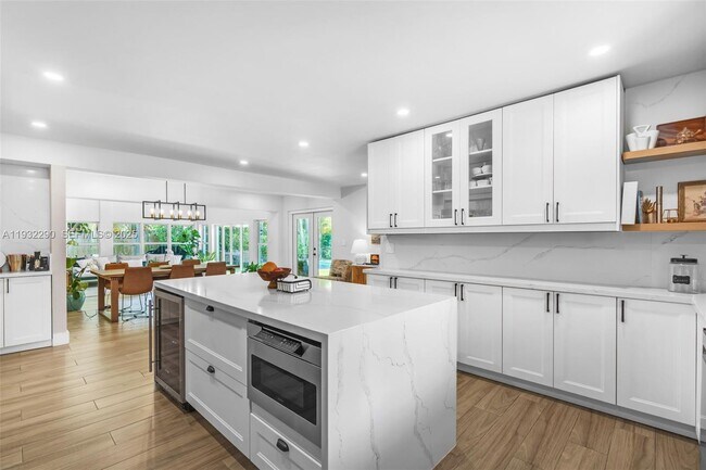 Building Photo - 653 Glenridge Rd