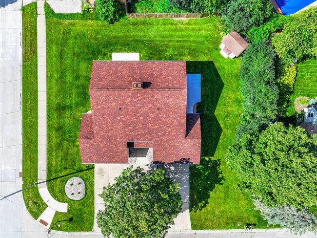 Building Photo - 2598 Parkwood Dr