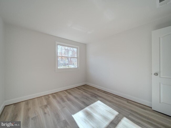 Building Photo - 2303 W Longview Dr