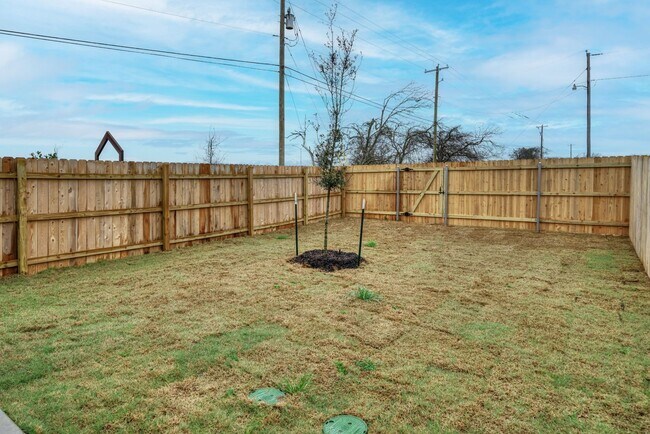 Building Photo - 1934 Augustus Dr