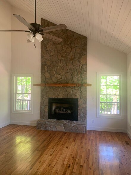 Building Photo - 40 Brierfield Dr