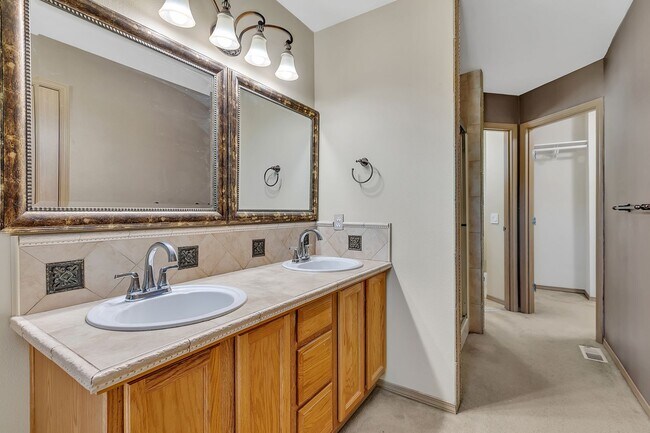 Building Photo - Beautiful Gated Home in Puyallup