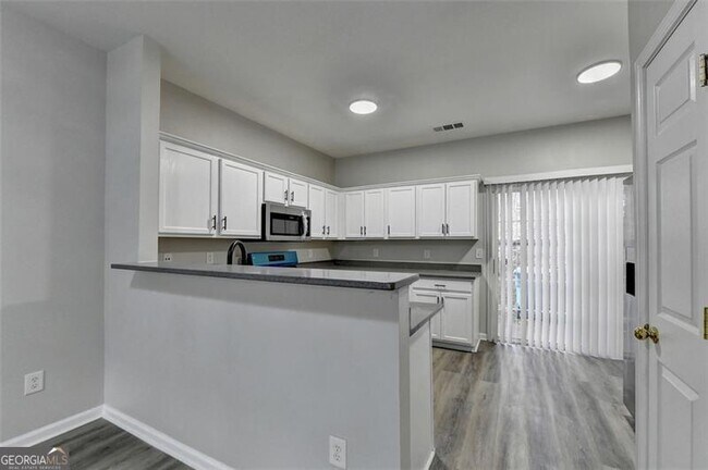 Building Photo - 903 Redwood Dr