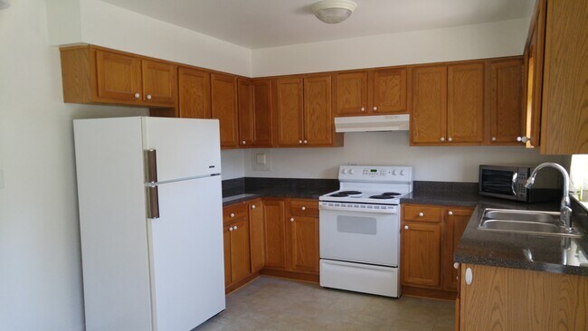 Building Photo - 10351 Canterbury St