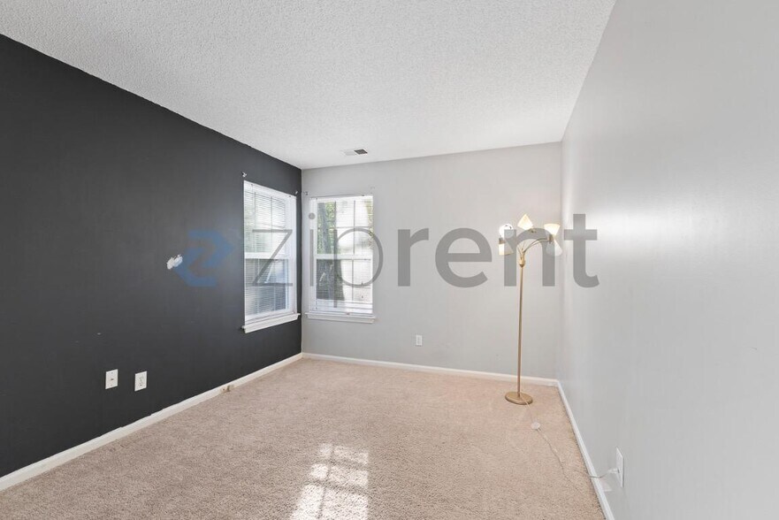 Building Photo - 922 Treasure Pl SW