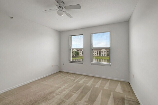 Building Photo - 920 Villa Cir