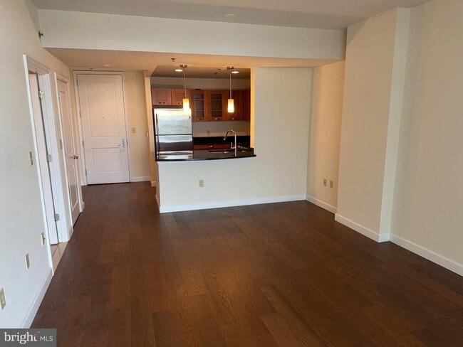 Building Photo - 5750 Bou Ave