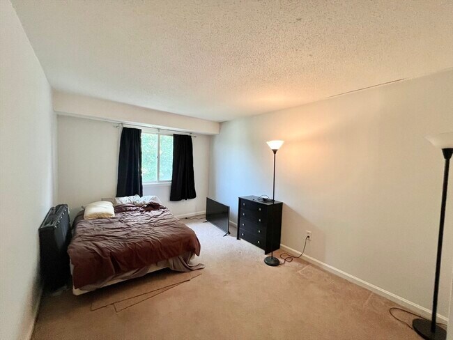 Building Photo - 1506 Gorham St