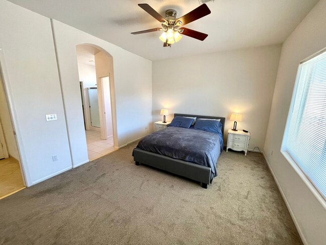 Building Photo - Large 2 Bedroom Home off the Parkway!