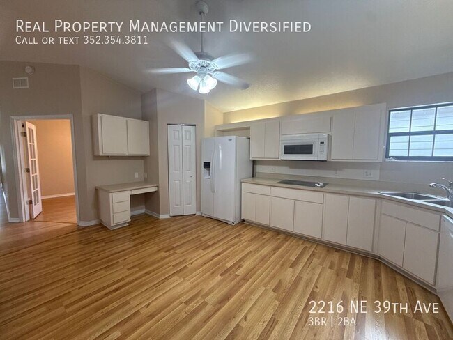 Building Photo - 2216 NE 39th Ave