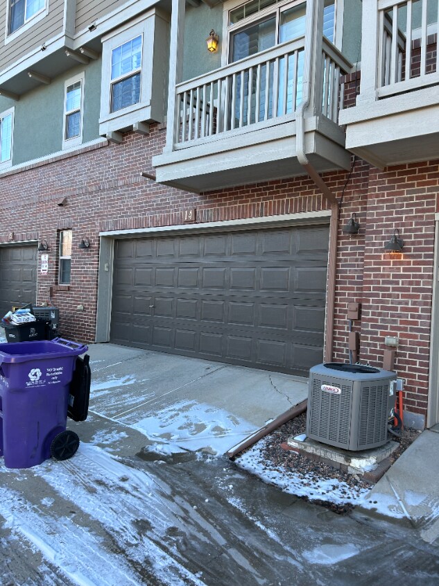 Building Photo - Great Lowry Townhome!