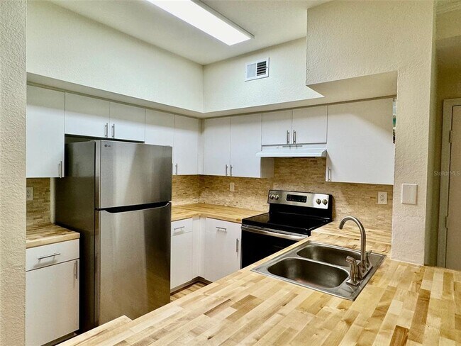 Building Photo - 4110 Central Sarasota Pkwy