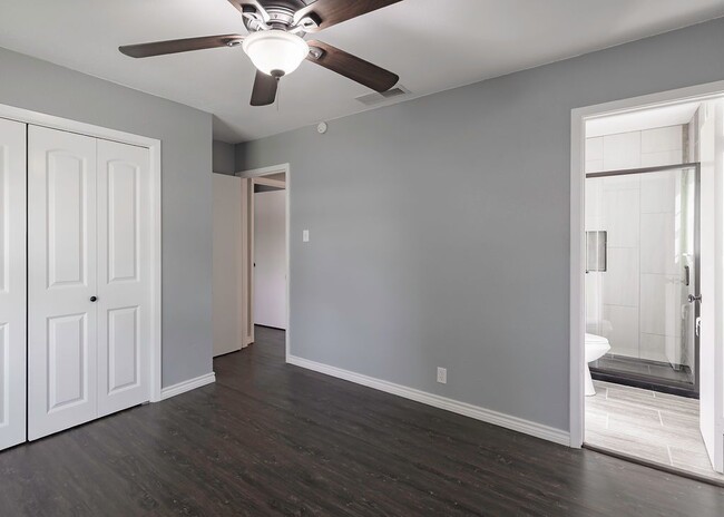 Building Photo - Beautifully remodeled 4 bedroom!