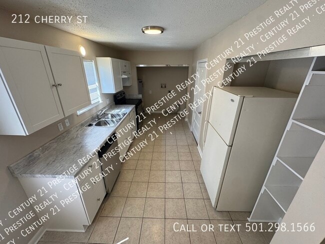 Building Photo - 212 Cherry St