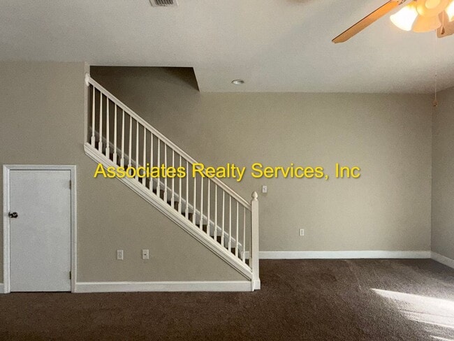 Building Photo - Spacious End Unit Available in Garland Condo