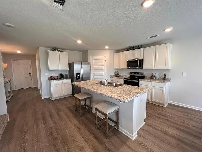 Building Photo - 207 Laurel Hl St